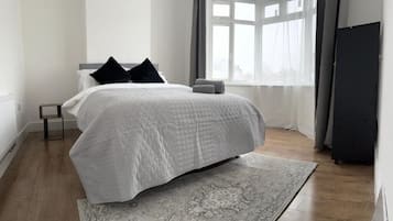 4 bedrooms, WiFi, bed sheets