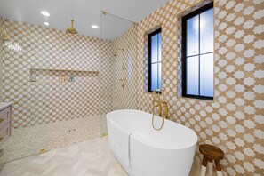 Hair dryer, towels - Zion Riverfront Farmhouse (Virgin)