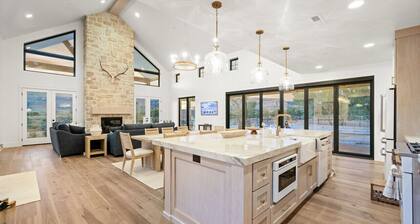 Zion Riverfront Farmhouse