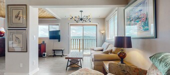 Waterfront studio cottage with stunning views