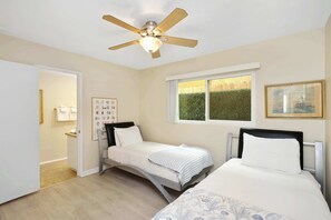 3 slaapkamers, een strijkplank/strijkijzer, wifi, beddengoed