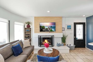TV, fireplace