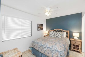 3 bedrooms, iron/ironing board, WiFi, bed sheets - Seashore Sun and Fun – On Beach! (Newport Beach)