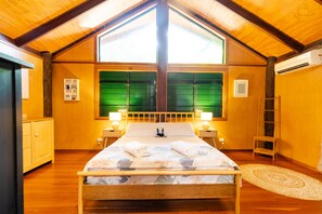 3 bedrooms, iron/ironing board, WiFi, bed sheets - TreeTops by the Sea (Bingil Bay)