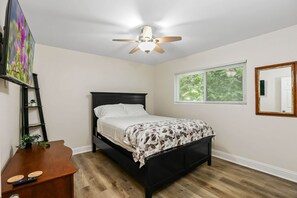 4 bedrooms, WiFi, bed sheets