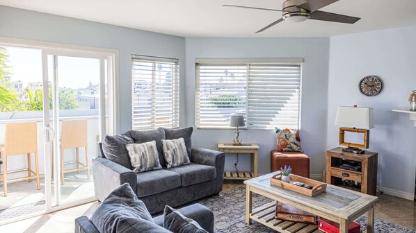 TV, fireplace, offices