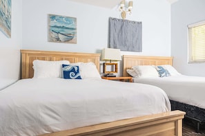 3 chambres, fer et planche à repasser, Wi-Fi, draps fournis