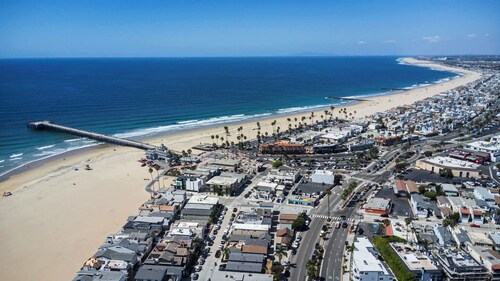 Newport Pier Retreat | Ocean Views | Walk to Beach & Dining