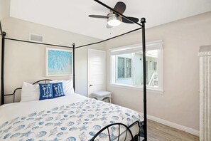 4 bedrooms, iron/ironing board, WiFi, bed sheets