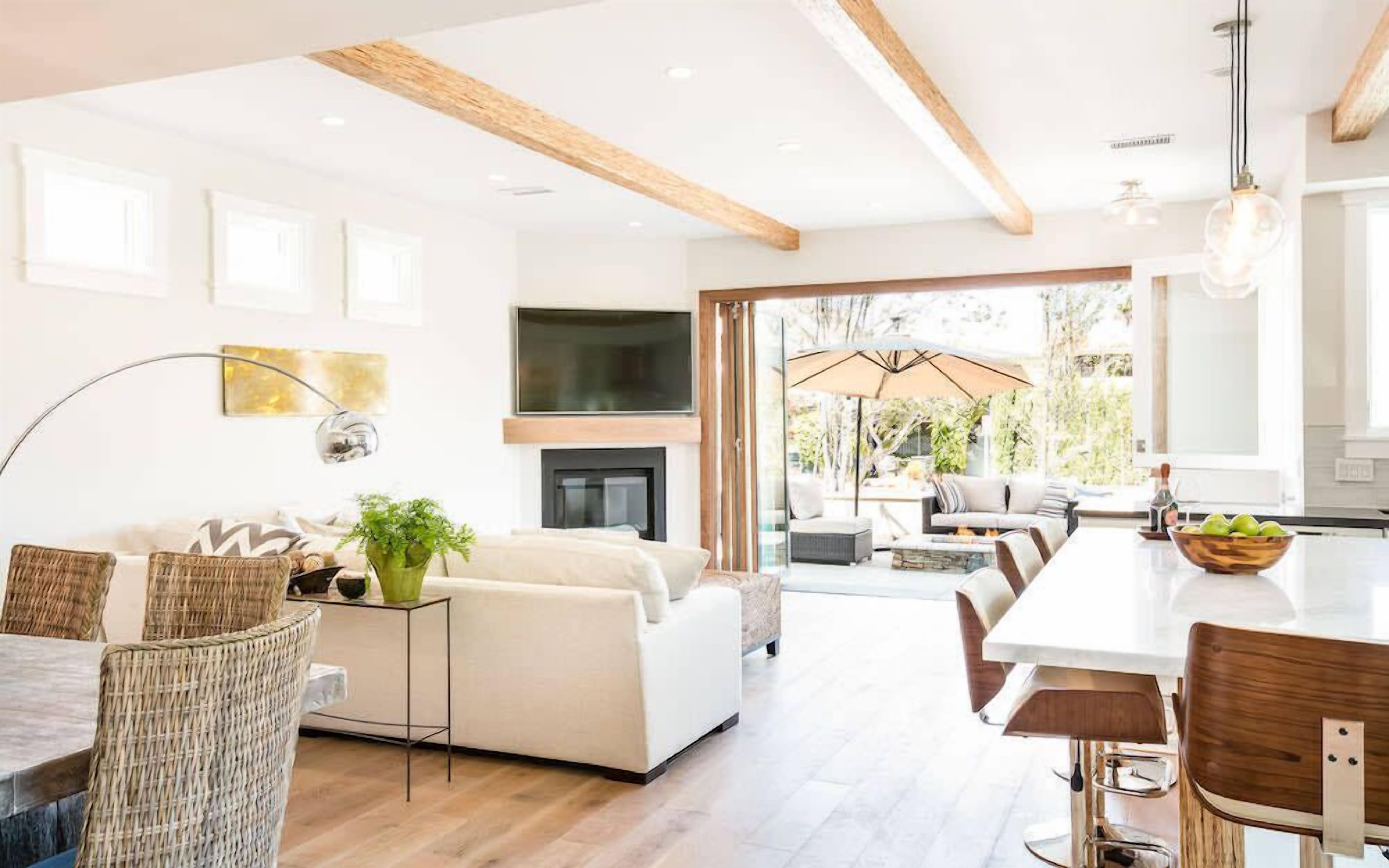 TV, lareira, escritórios