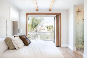 4 bedrooms, iron/ironing board, WiFi, bed sheets - A True Vacation Masterpiece! (Corona Del Mar)