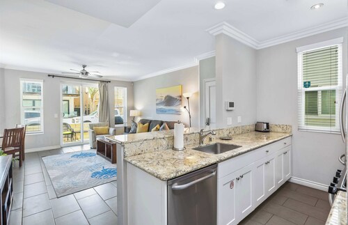 Newport Beach Retreat Steps to Sand, Boardwalk and Pier