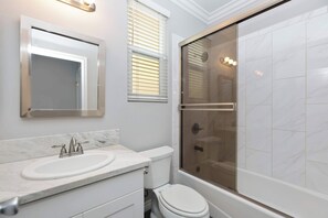 Douche, sèche-cheveux