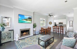 Télévision, cheminée, espaces bureaux