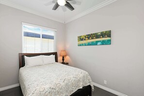 3 bedrooms, iron/ironing board, WiFi, bed sheets