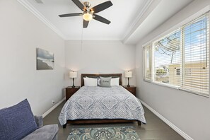 3 chambres, fer et planche à repasser, Wi-Fi, draps fournis