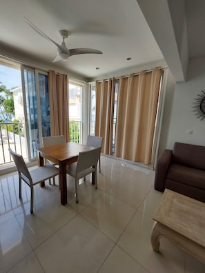 Interior - PURA VIDA between lagoon and sea (Les Terres Basses)