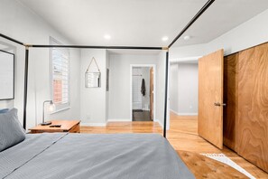 3 bedrooms, WiFi, bed sheets - Charming West Seattle Retreat (Seattle)