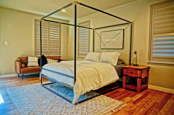 3 bedrooms, WiFi, bed sheets - Charming West Seattle Retreat (Seattle)