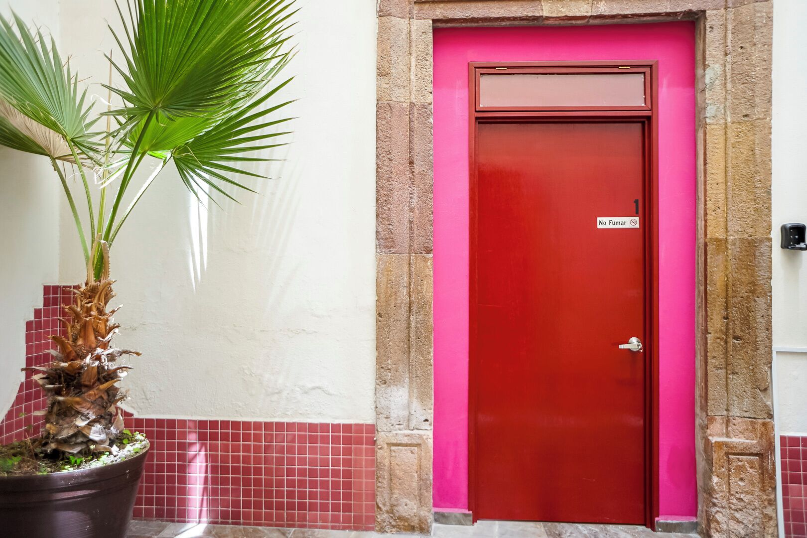 Escritorio, espacio para trabajar con laptop, cortinas blackout y wifi 