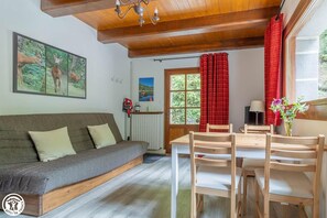 TV - Gîte de la Roche - LARODDE (LARODDE)