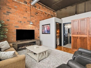 Living area - Spacious 1 Bedroom Condo with Indoor Pool, Theatre, Gym, and Close to Beach! (South Haven)