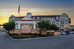 Exterior - H4N Watermark - 1 Bedroom Apartment in Norfolk (Norfolk)