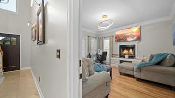 Smart TV y chimenea