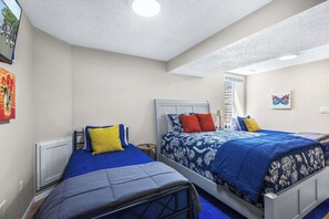 3 bedrooms, travel cot, WiFi, bed sheets
