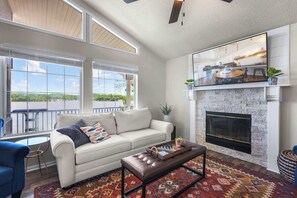 TV - Tequila Sunrise – Private Dock! (Sunrise Beach)