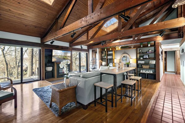 Interior - Cedar Nest – Experience Ozark Magic in Sunrise Beach (Sunrise Beach)