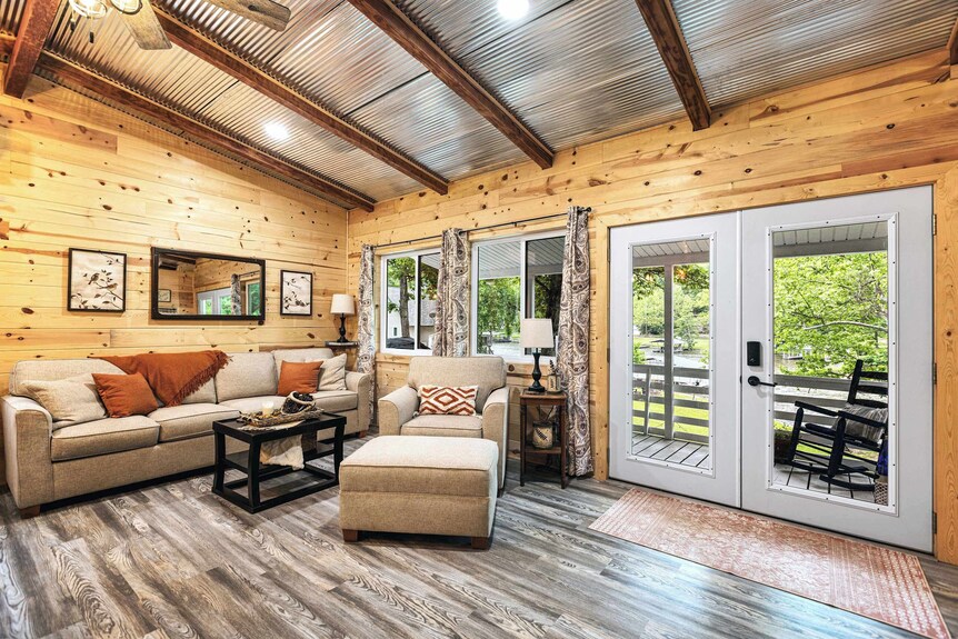Cozy Cove Cabin The Perfect Ozark Retreat! - Camdenton, MO
