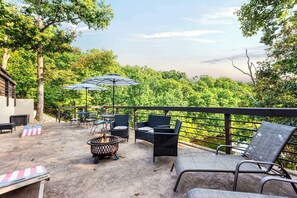 Terrace/patio - One More Night – Lakefront Life! (Eldon)