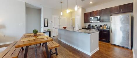 Microonde, forno, piano cottura, lavastoviglie