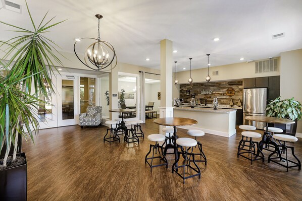 Dining - H4N Watermark - 3 Bed Apartment in Norfolk (Norfolk)