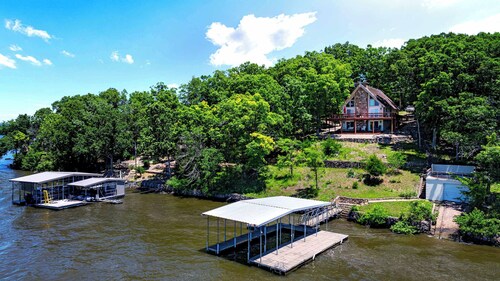 Boondock Bliss - Lakefront, private dock sleeps 15!