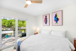 1 bedroom, travel cot, WiFi, bed sheets - Little Bearcat Bungalow – Stay on Ozark Waterfront (Sunrise Beach)