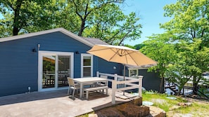Outdoor dining - Little Bearcat Bungalow – Stay on Ozark Waterfront (Sunrise Beach)