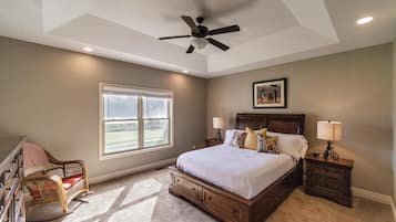 4 bedrooms, iron/ironing board, WiFi, bed sheets