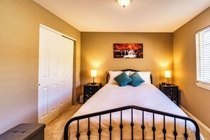 2 habitaciones, tabla de planchar con plancha, wifi y ropa de cama 