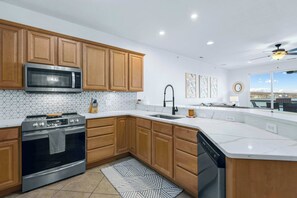 咖啡機/沖茶器、廚房用具/餐具/器皿、製冰器、餐桌