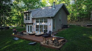 Outdoor dining - Treehouse LOZ – Seclusion for 6! (Sunrise Beach)