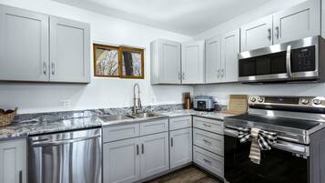 冰箱、微波炉、烤箱、炉灶