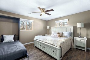 6 bedrooms, travel cot, WiFi, bed sheets