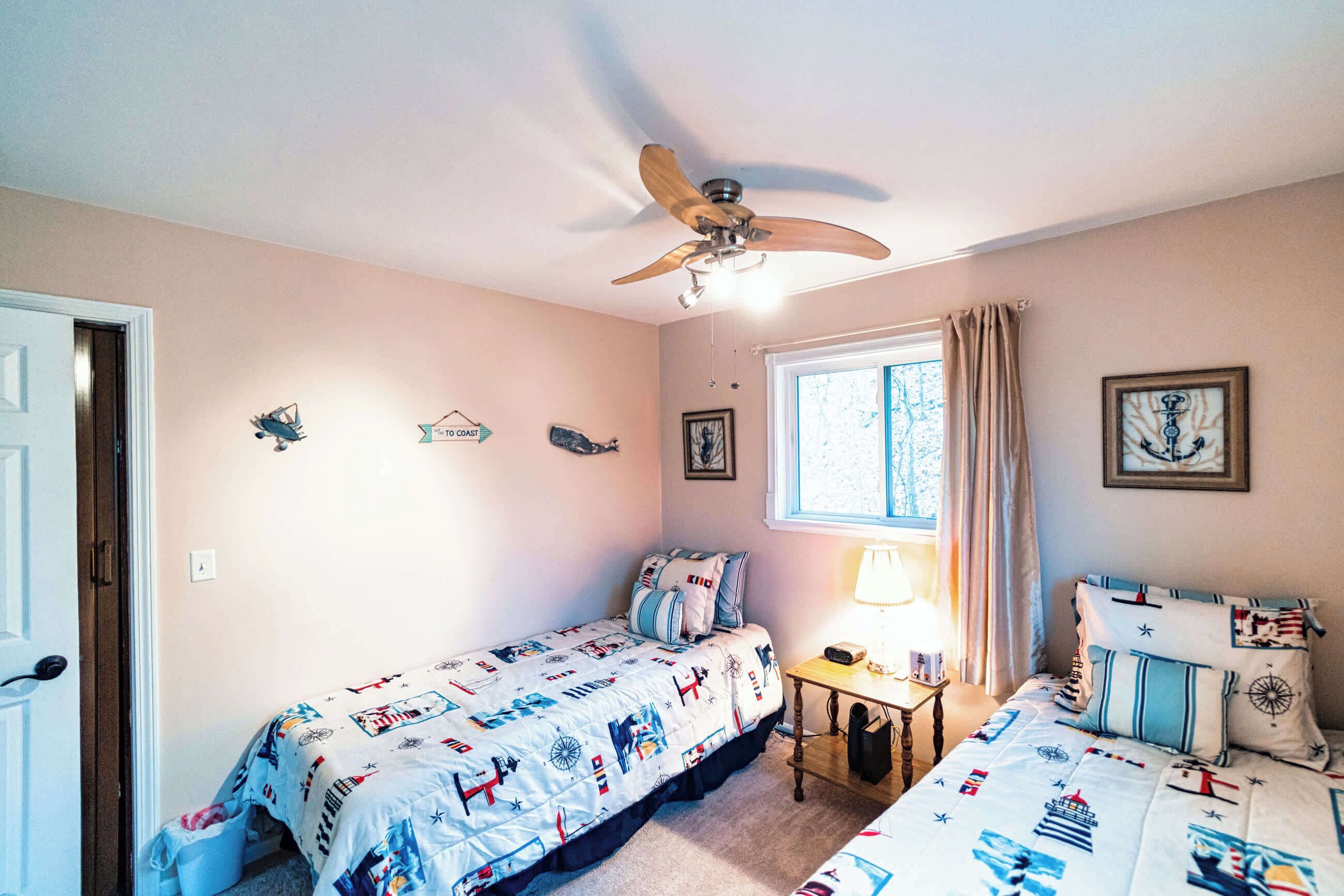 3 habitaciones, tabla de planchar con plancha, wifi y ropa de cama 