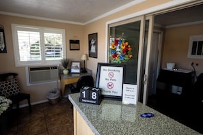 Lobby - Blue Pine Motel (Panguitch)