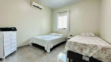 3 quartos, ferros/tábuas de passar roupa, Wi-Fi, roupa de cama