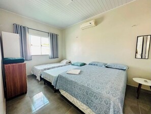 3 habitaciones, tabla de planchar con plancha, wifi y ropa de cama