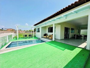 Outdoor dining - House in a gated community in Sto Amaro do Maranhão, close to the river and lakes. (Santo Amaro do Maranhão)