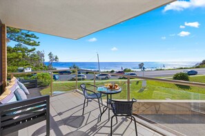Outdoor dining - 6 58 Pacific Drive Port Macquarie (Port Macquarie)